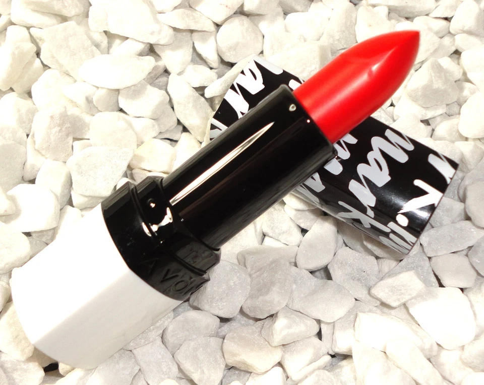 Avon EPIC LIP Lippenstift Farbe Red Extreme Rot farbig Pflege Mode Creme WOW