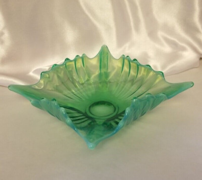 FOSTORIA Heirloom Opalescent Green Glass Bowl with Handkerchief Edge WOW