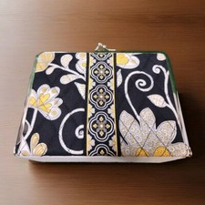 VERA BRADLEY Hug N Kisses Photo Holder Book Wallet Black Yellow Holds 12 Photos