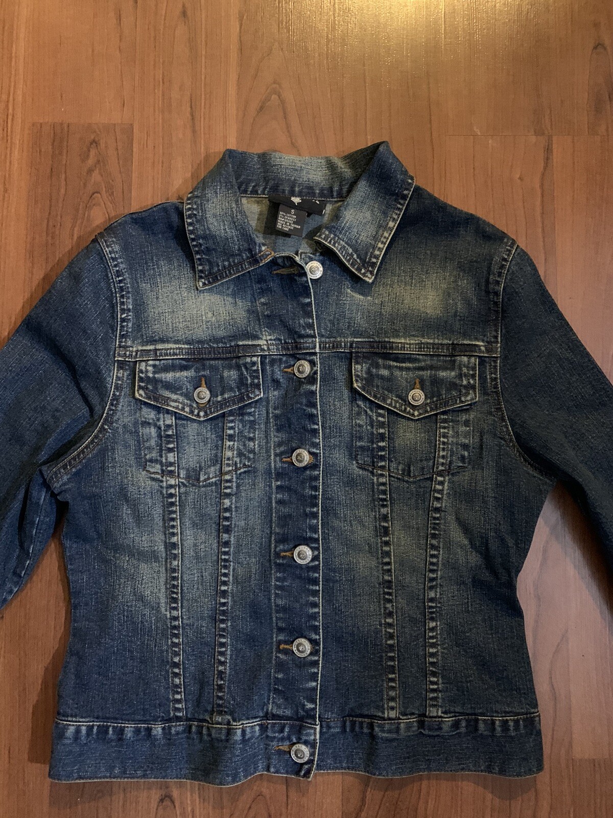 WOMENS ROCAWEAR DENIM JEAN TRUCKER JACKET SIZE SMALL Gem