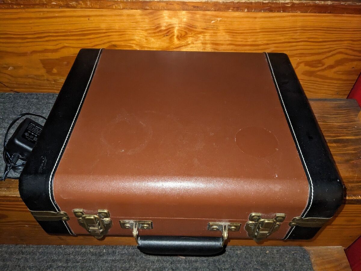 Crosley CR6019A-BR Brown Executive Portable USB Turntable Crosley CR6019A-BR Brown Executive Portable USB Turntable