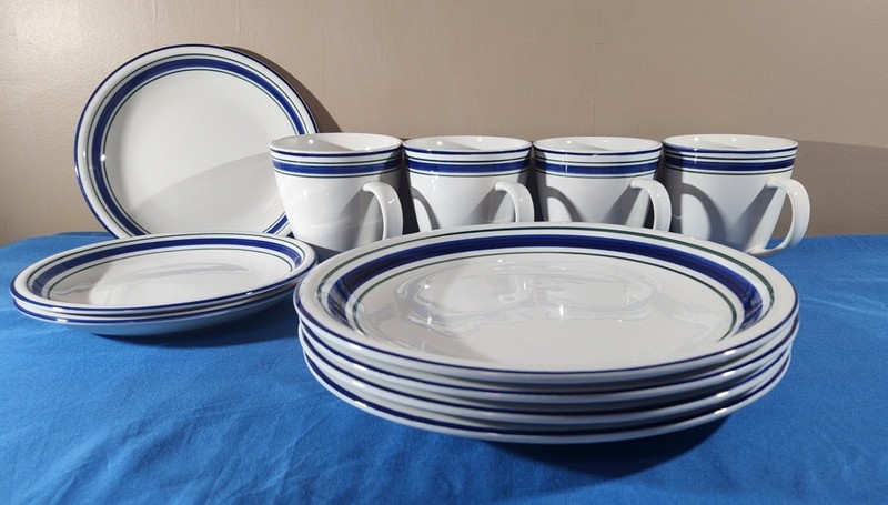 Housewares Int Inc 4 Place Settings White Green Blue Bands Around rim