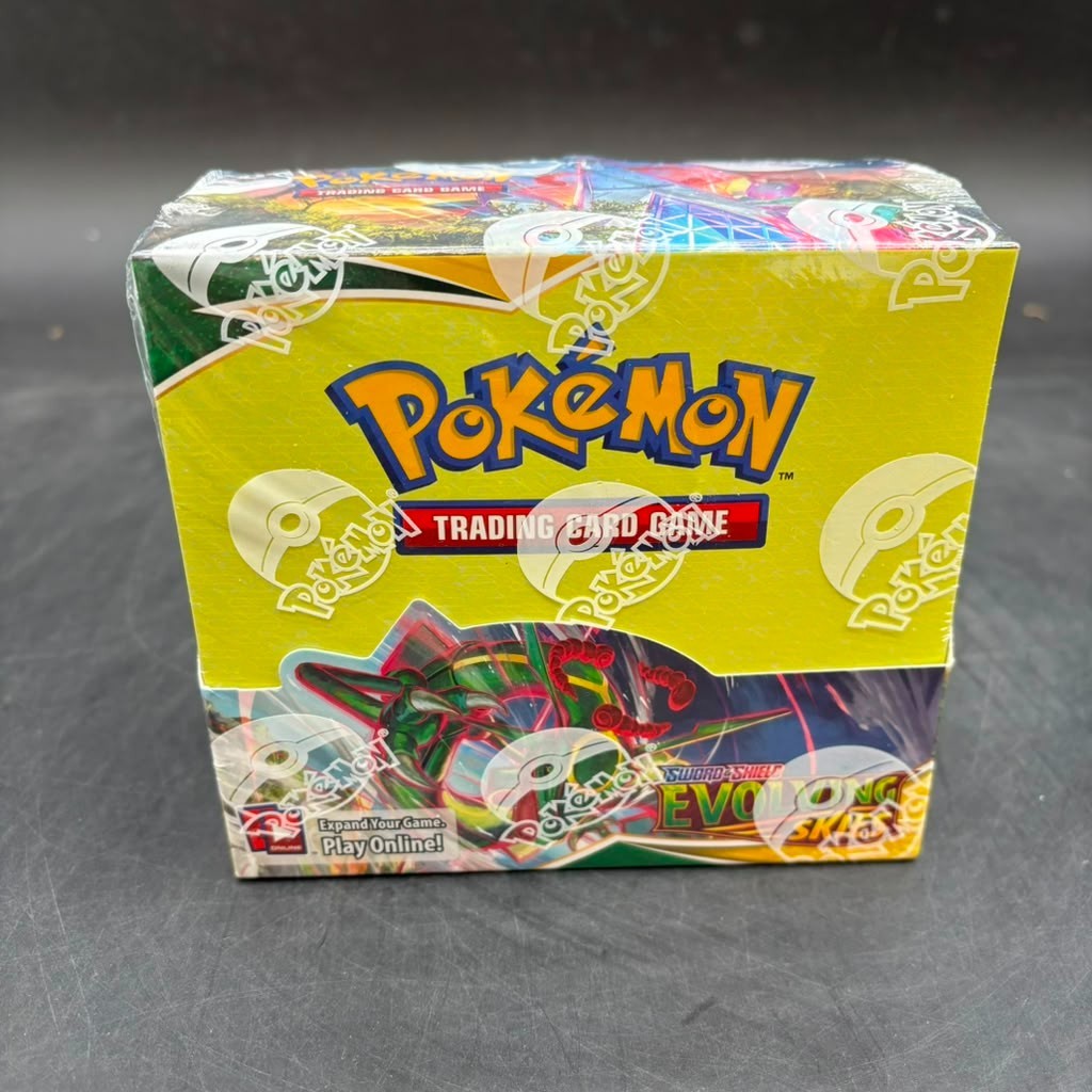 Pokemon TCG SWSH Evolving Skies Booster Box SEALED