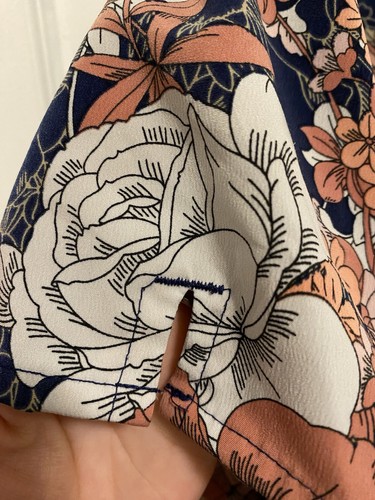 Premiere By Healing Hands Floral Scrub Set Top-Large Bottoms-Medium Minor Flaws - Picture 12 of 19