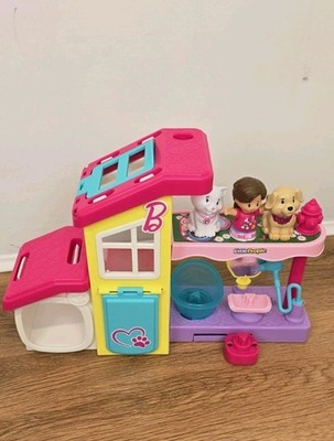 Fisher Price Little People Barbie Kleinkind Spielzeug Spielen und Pflege Haustier Spa Spielset 