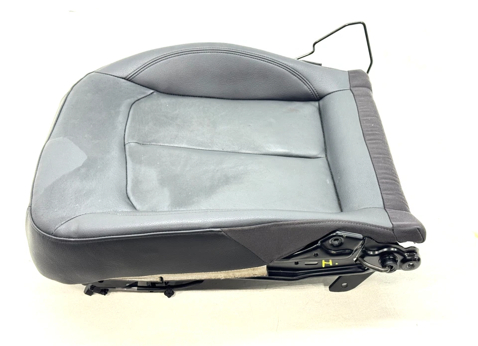 2015-2016 奥迪 A3 8V 前右乘客低座座垫 原始设备制造商 8V5881362 BLK — 第 2/4 张图片