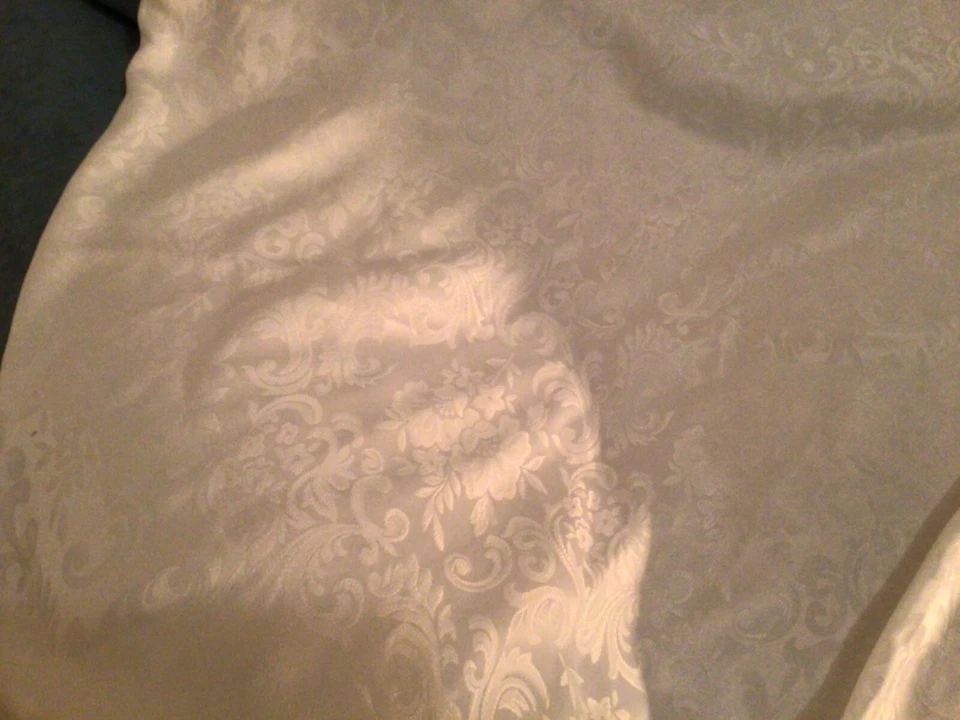 Tablecloth Large Rectangular.White.Traditional Pattern.100% polyester.268x174cm  - Image 3 of 4