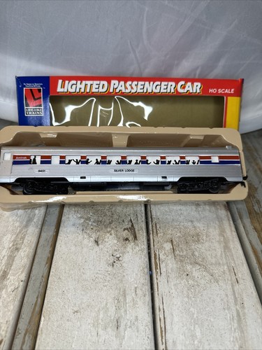 New Life-Like Trains Vtg HO Scale 8079 Lighted Amtrak Coach Car Silver Lodge