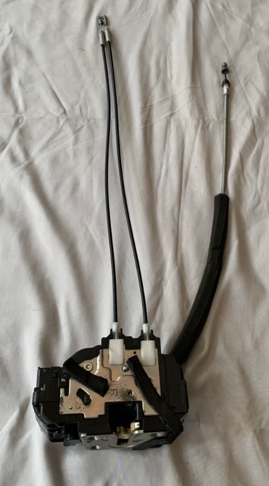 07-12 ACTUADOR DE CIERRE DE CERRADURA DE PUERTA TRASERA DERECHA NISSAN VERSA USADO OEM Foto 2 de 4