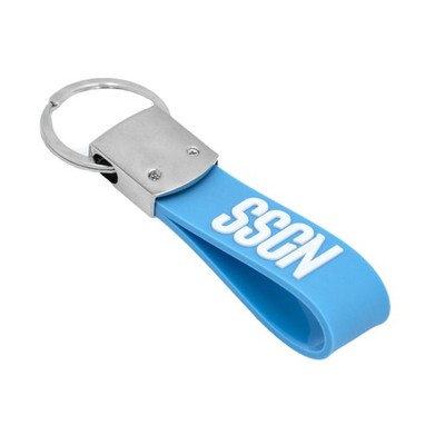Schlüsselanhänger aus Gummi und Metall mit Neapel Logo und weißem SSCN-Schriftzug auf Az-Hintergrund
