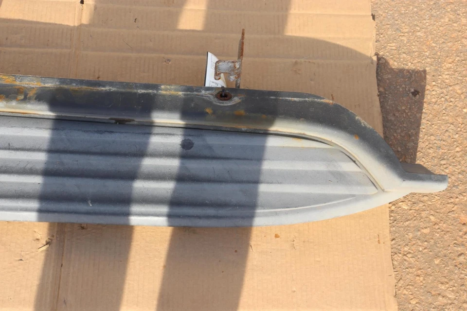 Chevy/GMC 2015-2020 suburbano lado del conductor estribo placa de escalón OEM Foto 2 de 4