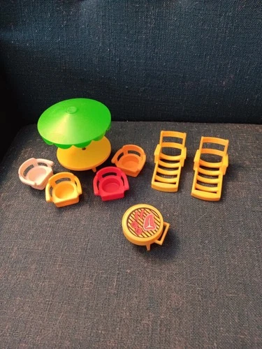 Vintage 1970’s Fisher Price Little People Play Family House Patio Set Green