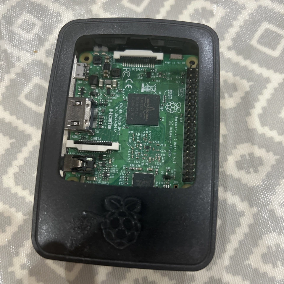 Raspberry Pi 3 Model B V1.2 +rover kit and other electronic components  - Image 2 of 4