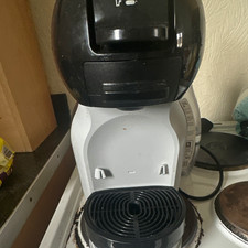 Nescafé Dolce Gusto Capsule Coffee Machine Black/White 15 Bar Espresso Drip Tray