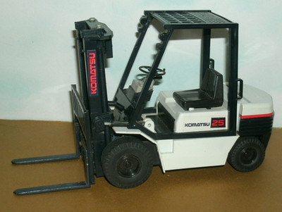 1/20 Scale Komatsu FD25-11 Forklift Fork Truck Diecast & Plastic Toy Model (7'')