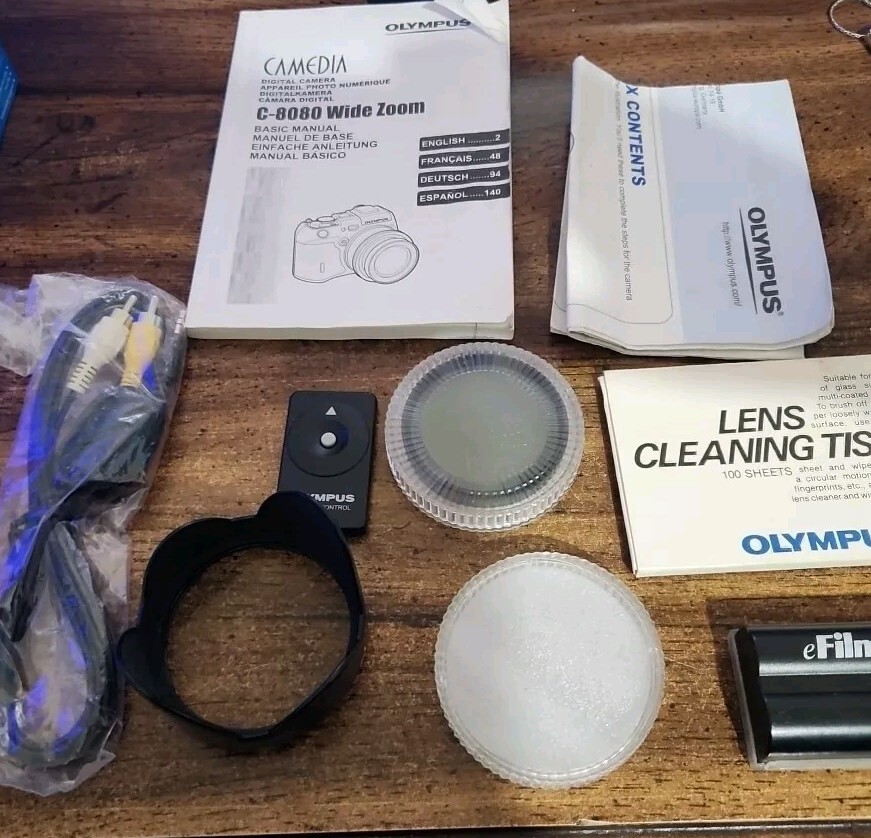 OLYMPUS C-8080 ＋ レンズプロテクター set* 中古 Olympus C-8080 Camedia Digital Camera w/ Bag & New Battery TESTED