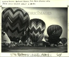 1983 Press Photo Balloons prepare for a race across the lake from UNO