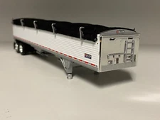 1/64 DCP WHITE WILSON PACE SETTER HOPPER BOTTOM GRAIN SHORT SIDE W/ BLACK TARP