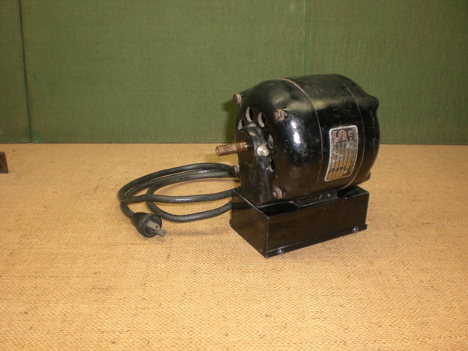 VINTAGE SINGER INDUSTRIAL SEWING MACHINE MOTOR PART SIMANCO USA RUNS STRONG