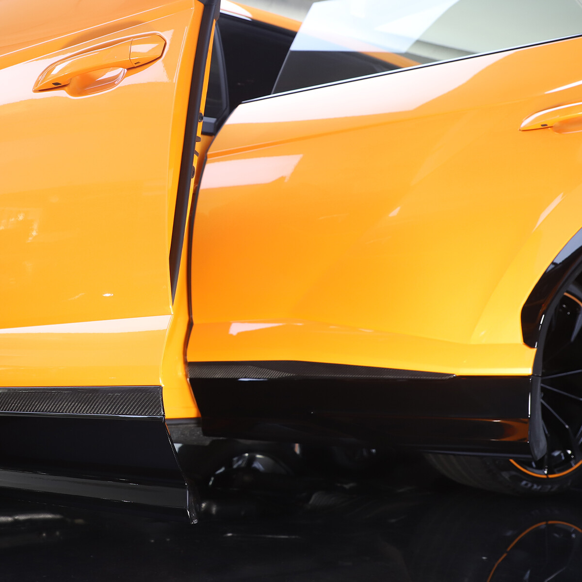 Real Carbon Fiber Door Side Body Molding Strips For Lamborghini URUS 2018-2023