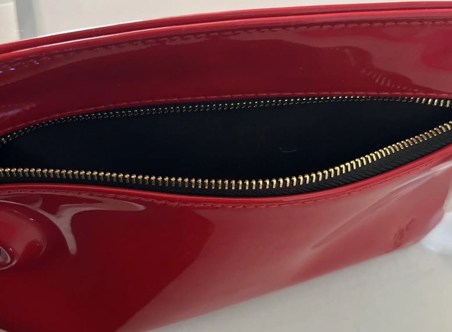 Borsa da viaggio Yves Saint Laurent YSL Beauty rossa trucco cosmetico nuova