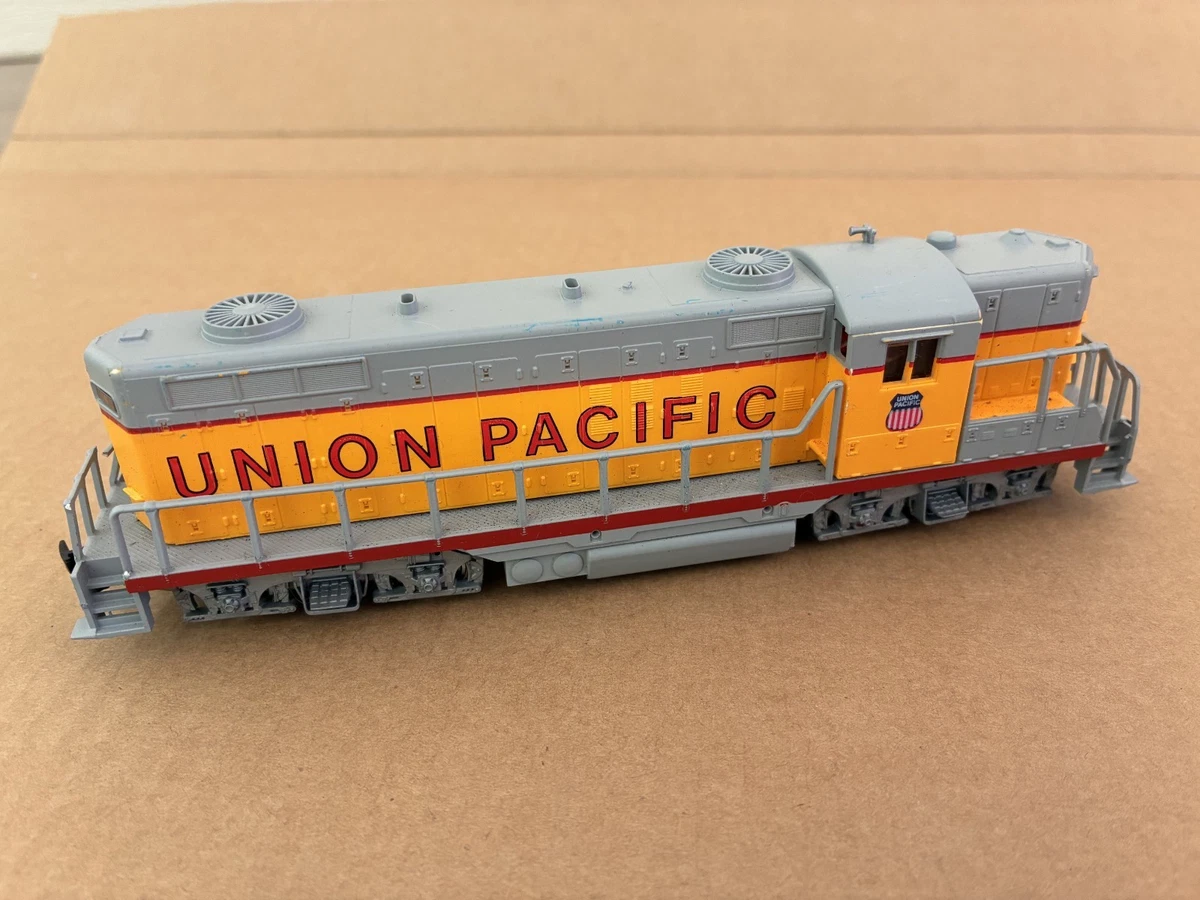 Union Pacific Railroad Yellow HO Model Railroad Locomotives with