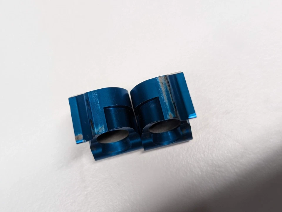 RC10 B4 T4 Sc10 Aluminum Rear Hub Set Pair 0.0 deg Factory Team FT 9864 - Image 3 of 4