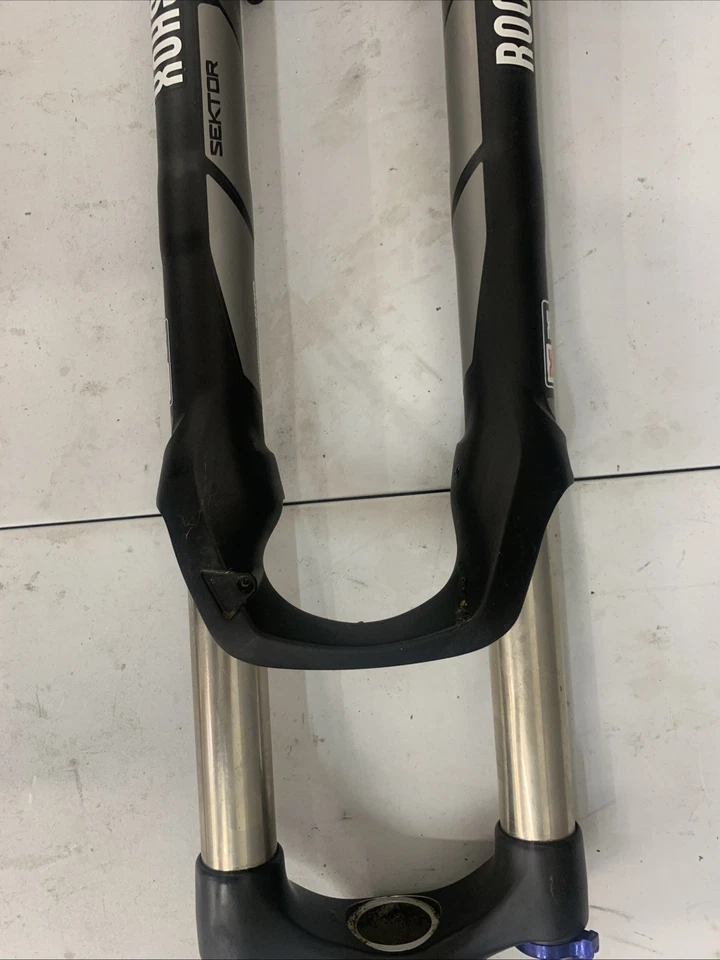 RockShox Sektor 27.5” Forks 140mm Solo Air Tk Silver Bent Lower For Parts Only - Image 2 of 4