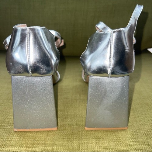 Charles David NEW Women's Tucker Heeled T-Strap SIlver Sandal Size 9 - Picture 12 of 13