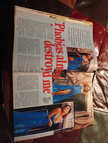 FARRAH FAWCETT, ELLE MACPHERSON, THOMAS CALABRO,SHARON STONE, ROBIN GIBB,ARNOLD  - Picture 6 of 23