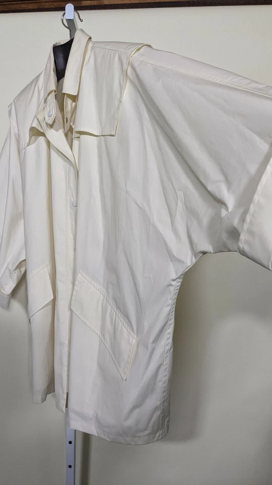 Chaqueta de Lluvia Futurista Escada By Margaretha Ley Gran Tamaño Blanco roto Botón a Presión Foto 2 de 4