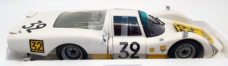 Minichamps 1/18 Scale 100 666132 - 1966 Porsche 906 24 Le