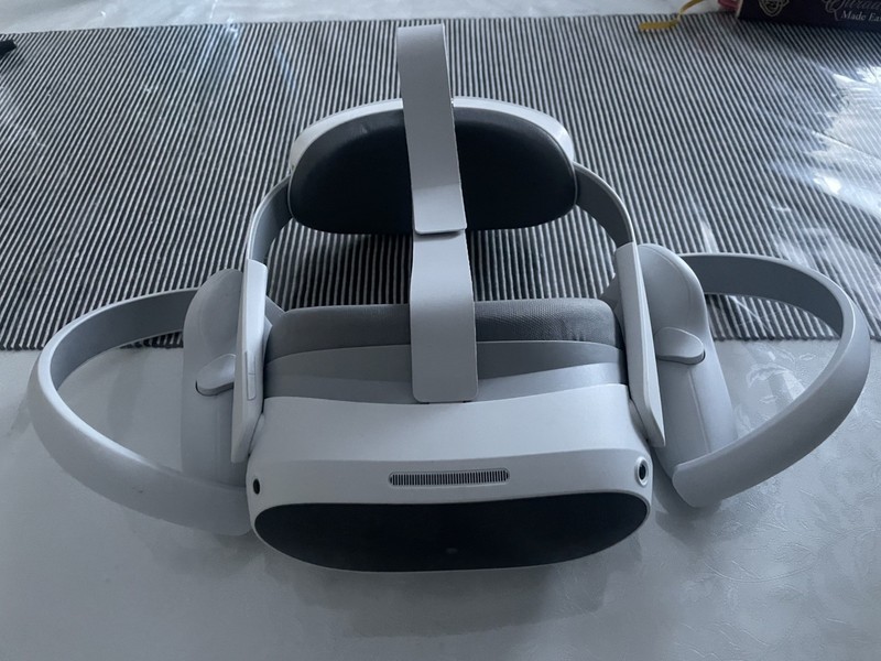 Pico 4 All-in-One VR Virtual Reality Headset 256GB + Controllers, Standalone