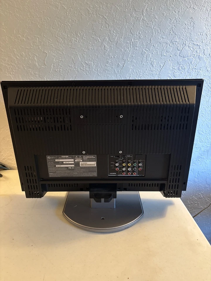 TOSHIBA 20HL67 LCD 20" FLATSCREEN TV HDMI RETRO GAMING W/REMOTE TESTED & WORKS - Image 3 of 4