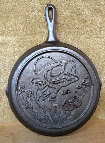 Vtg Lodge Cast Iron Largemouth Bass 10” 3 Notch Skillet - Wildlife Series