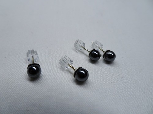 Ein Paar handgefertigte Ohrstecker SS 4mm rund natürlicher Hämatit E71 DNG - Bild 3 von 3
