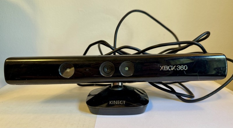 Xbox 360 Kinect Sensor Motion Controller Microsoft