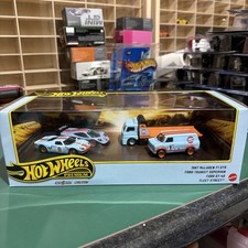 Hot Wheels Premium Collector Display Set Gulf McLaren F1 Ford GT-40 Ford Transit