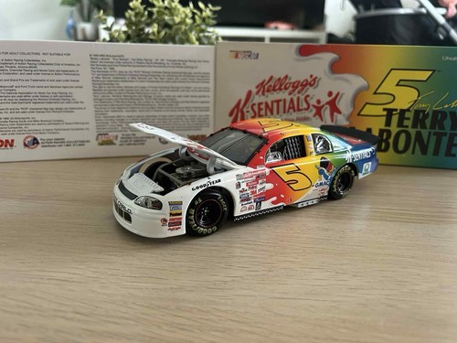 Terry Labonte #5 Kellogg's K-Sentials 1999 Monte Carlo NASCAR Diecast 1:24 - Picture 4 of 7