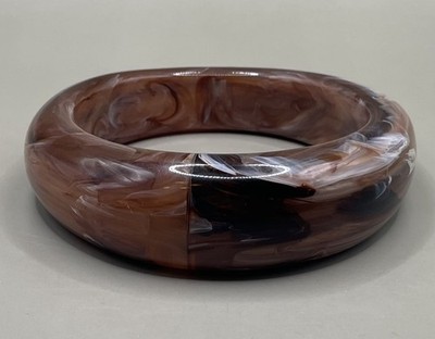 Women s Bangle Bracelet Brown Cream Root Beer Float Lucite 8.25 