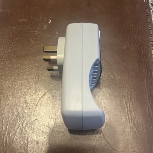 CARGADOR DE BATERÍA UNIROSS - X-PRESS 300 Universal Ni-MH / Ni-CD para AA / AAA / 9V. - Imagen 4 de 5
