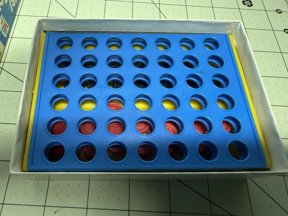 Vintage 1983 Milton Bradley Travel Connect Four Game Complete - Image 4 of 4