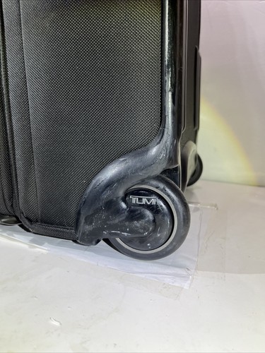 Tumi Alpha 2 International 2 Wheel Black 22'' – 22922d4 Luggage Suitcase CarryOn - Picture 4 of 10