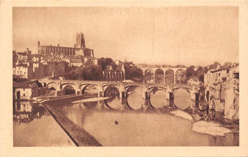 Albi - Le palais de La Berbie, le Tarn et les ponts routiers, le