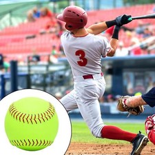 Gelbe Sport-&Uuml;bungs-Softb&auml;lle zum Werfen im Hinterhof, Schlagen und Pitchen