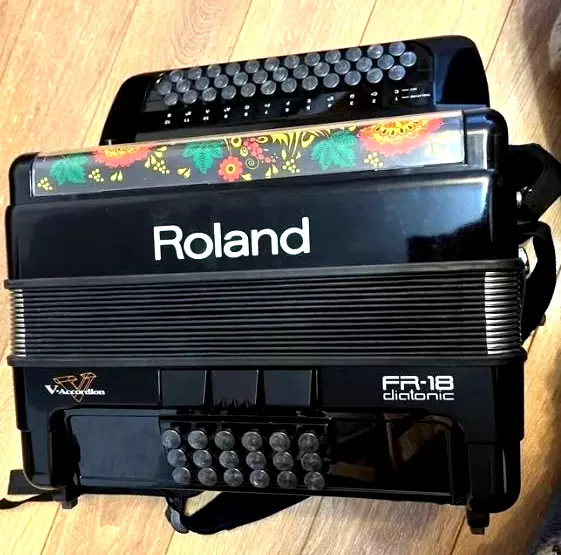 Roland FR 18 D BK Diatonic V accordion. Button Accordion. Excellent condition