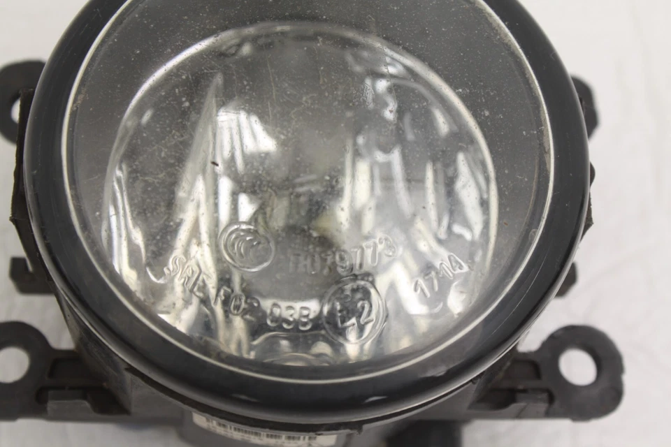 Faro antiniebla lateral izquierdo parachoques delantero ford fiesta 2013 a 2017 2n11-15201-ab genuino Foto 3 de 4