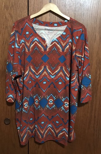 NWOT NEW Women’s Roaman’s 26/28 Graphic Print Top Shirt Tunic V-Neck Design