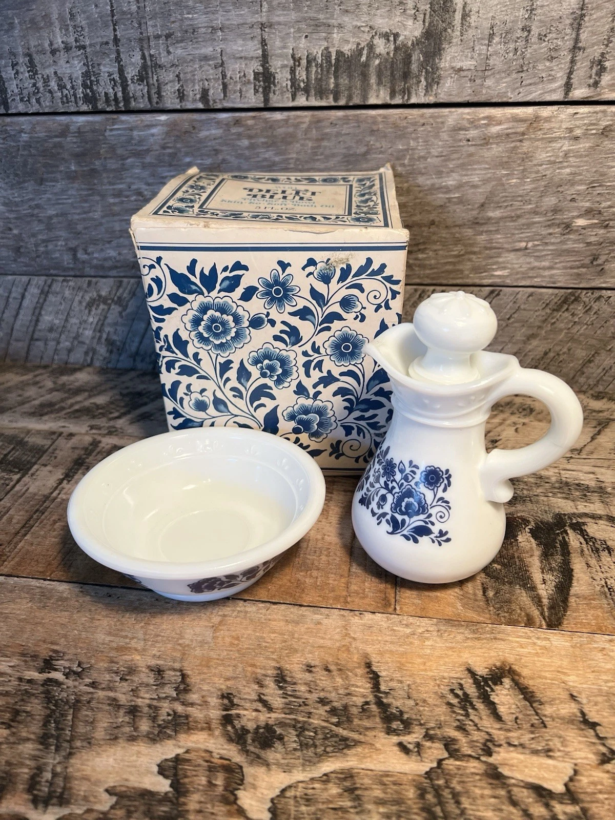 Avon Delft Blue Pitcher And Bowl Skin So Soft Bath Oil Vtg