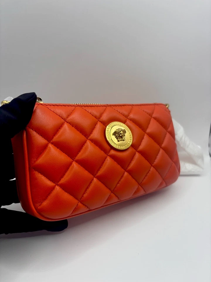 Versace мини сумка выстеганная ягненка кожи + металлический коралл и золото $950 розничной - Изображение 2 из 4
